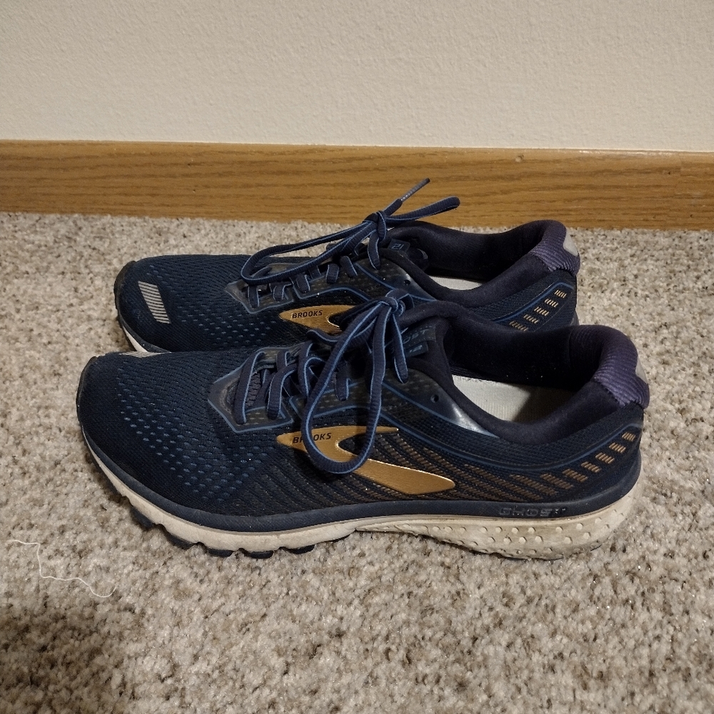 Brooks Ghost 12 mens size 9 running shoes